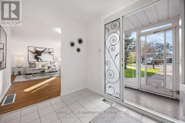 Toronto (york University Heights), ON M3J1H8,17 MADRON CRESCENT