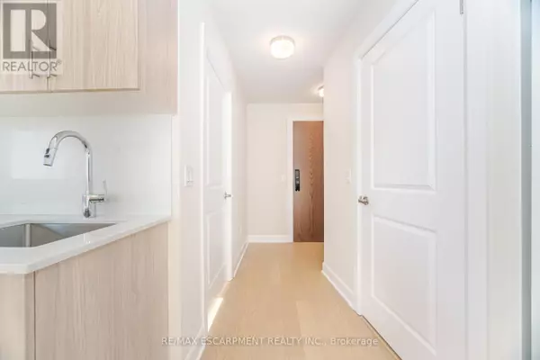 Oakville (jm Joshua Meadows), ON L6H8C8,3240 William Coltson AVE #1901