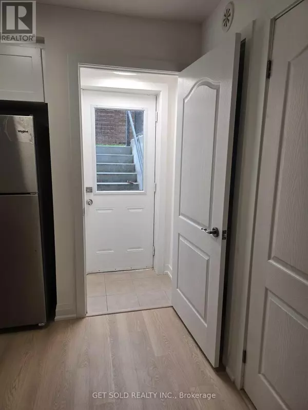 Toronto (mimico), ON M8V1Y8,8 Drummond ST #421