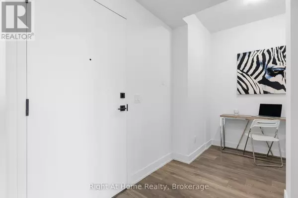 Oakville (ro River Oaks), ON L6H3R8,2489 Taunton RD #815