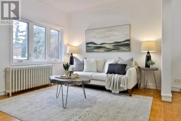 Toronto (briar Hill-belgravia), ON M6B1M2,912 BRIAR HILL AVENUE