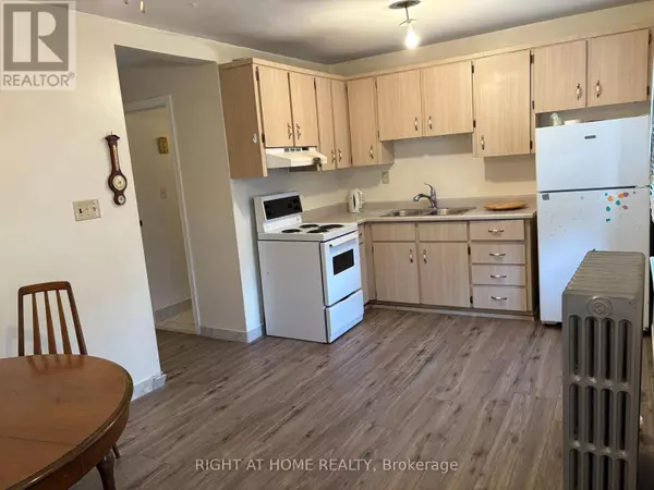 Toronto (rockcliffe-smythe), ON M6N4A1,49 BATAVIA AVENUE