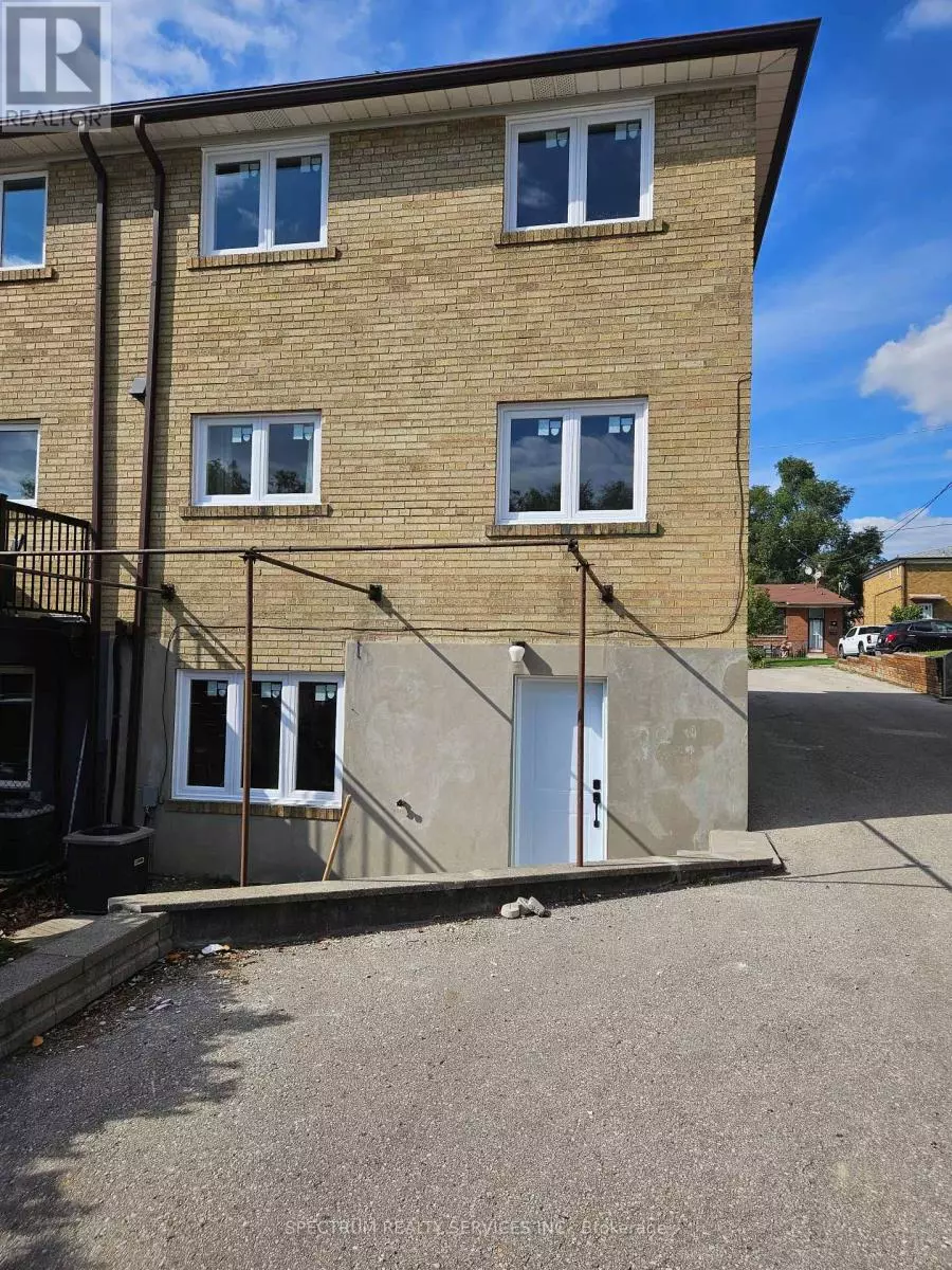 Toronto (brookhaven-amesbury), ON M6M2N9,49 Gotham CT #2