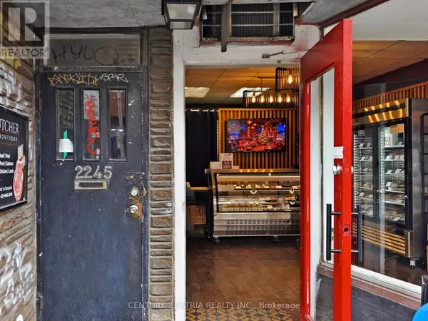 Toronto (high Park-swansea), ON M6R1X6,2245 DUNDAS STREET W