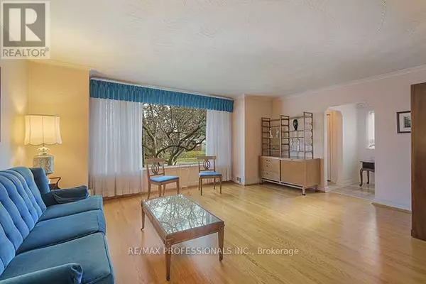 Toronto (islington-city Centre West), ON M9B4S6,32 NORTHAMPTON DRIVE