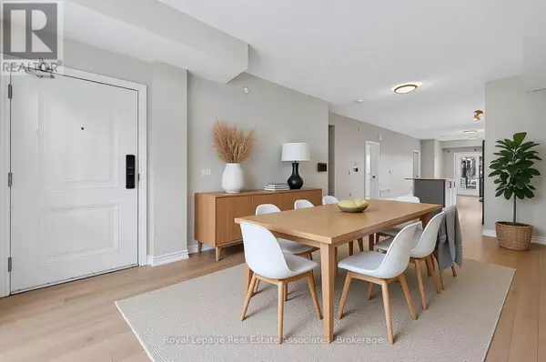 Oakville (jm Joshua Meadows), ON L6H7X5,349 Wheat Boom DR #124