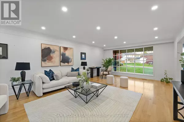 Toronto (princess-rosethorn), ON M9B5Y9,22 RICHDALE COURT