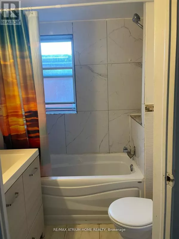 Toronto (weston-pellam Park), ON M6N2W8,SECOND FLOOR - 19 LAUGHTON AVENUE