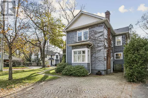 Oakville (oo Old Oakville), ON L6J2G8,289 SPRUCE STREET