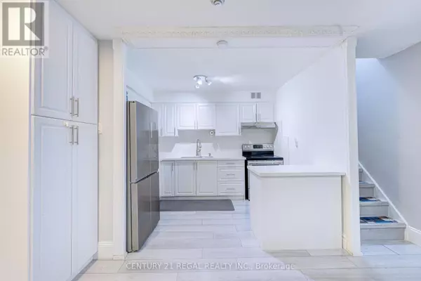 Toronto (islington-city Centre West), ON M9B6C6,366 The East Mall #139