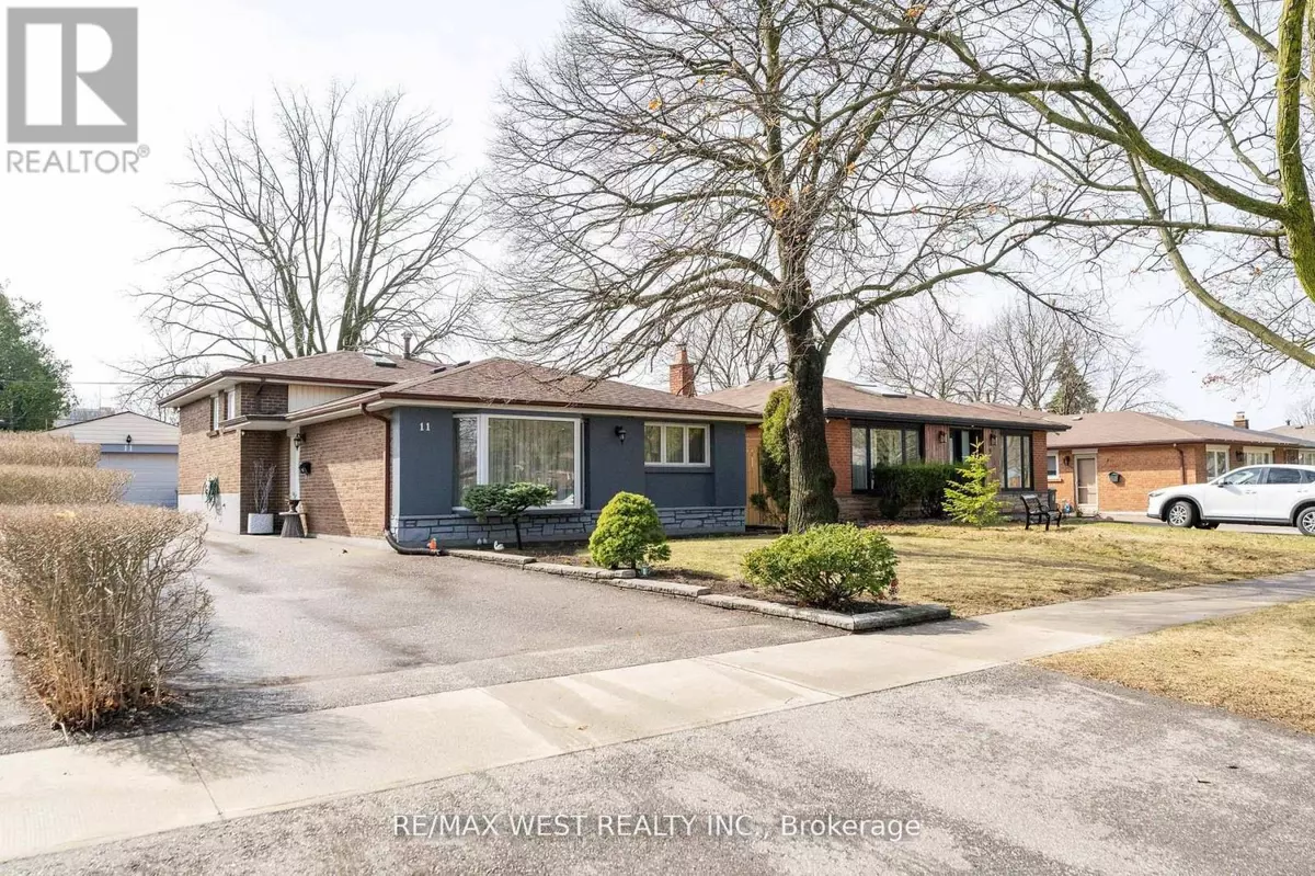 Toronto (willowridge-martingrove-richview), ON M9R2A5,11 FARLEY CRESCENT