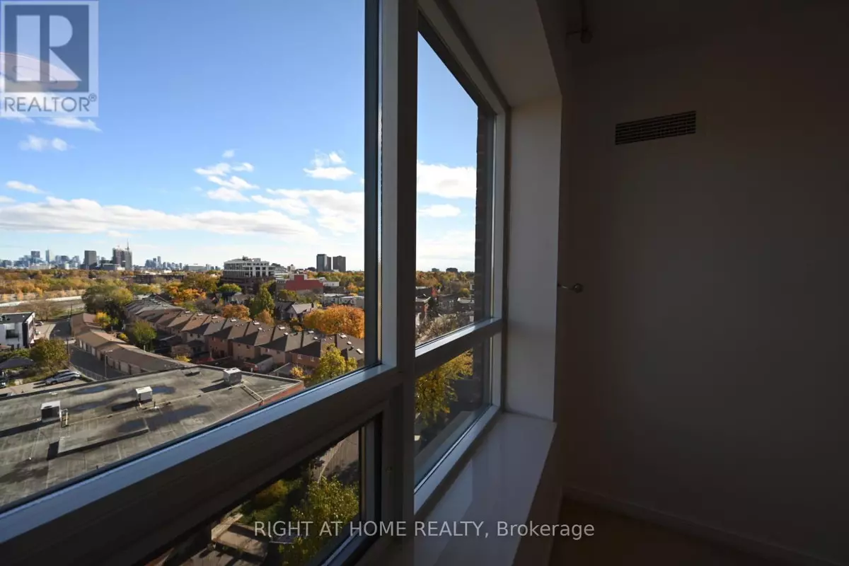 Toronto (junction Area), ON M6P5A2,61 Heintzman ST #910