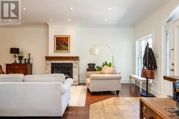 Toronto (stonegate-queensway), ON M8Y2Y3,116 MILTON STREET