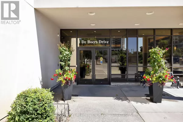 Toronto (york University Heights), ON M3J0G6,1 De Boers DR #801