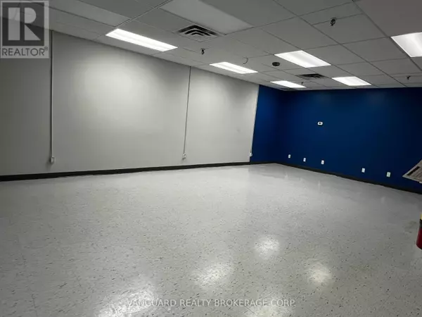 Toronto (york University Heights), ON M3J2W9,300 Steeprock DR #1