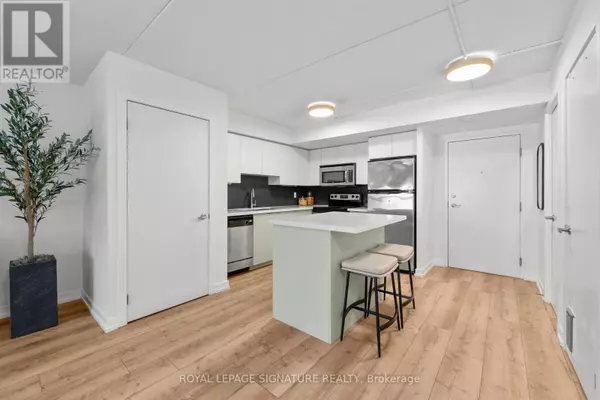 Toronto (dovercourt-wallace Emerson-junction), ON M6H4K1,1100 Lansdowne AVE #336