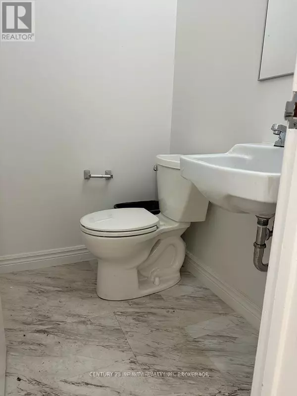 Oakville (co Central), ON L6K3B6,323 Kerr ST #207