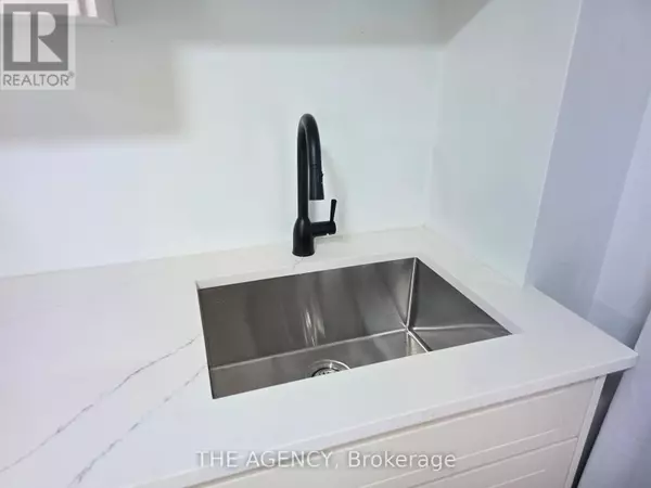 Toronto (west Humber-clairville), ON M9W6W8,139 Cinrickbar DR #Lower