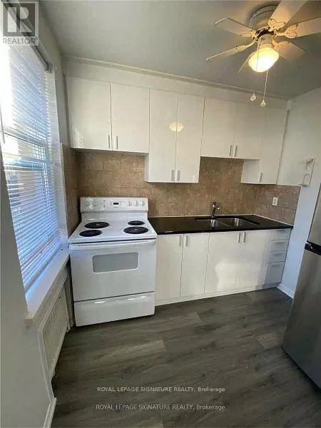 Toronto (long Branch), ON M8W1M3,16 Garden PL #3