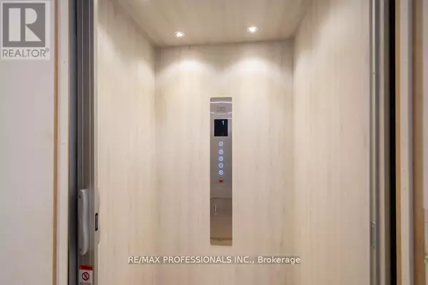 Mississauga (streetsville), ON L4M1X8,100 SALINA STREET