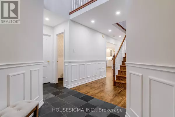 Mississauga (east Credit), ON L5M3L4,1475 RAVENSMOOR CRESCENT