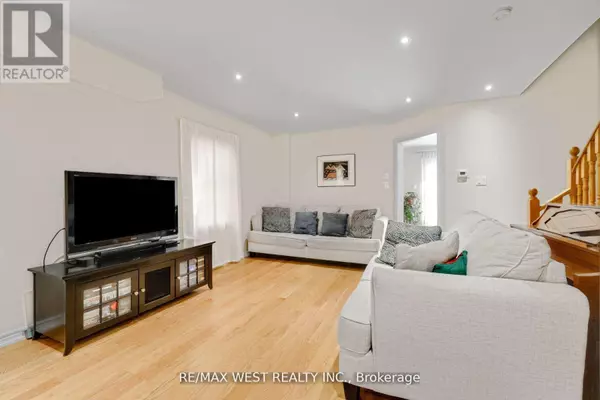 Brampton (fletcher's Creek Village), ON L6X5E5,35 ROTUNDA STREET