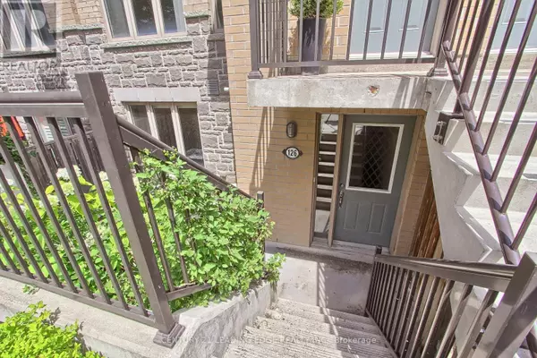 Toronto (dovercourt-wallace Emerson-junction), ON M6H3Z4,7 Foundry AVE #126