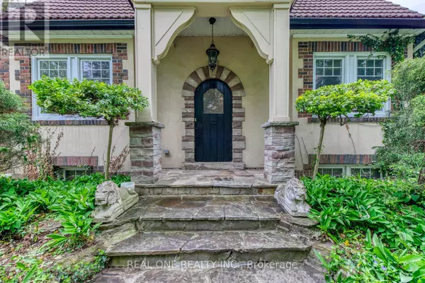 Oakville (mo Morrison), ON L6J4V7,398 MAPLE GROVE DRIVE