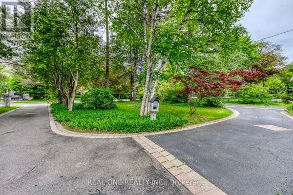 Oakville (mo Morrison), ON L6J4V7,398 MAPLE GROVE DRIVE