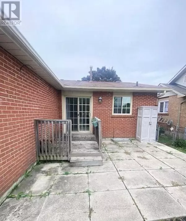 Brampton (brampton North), ON L6V3K8,30 BLACKTHORN LANE