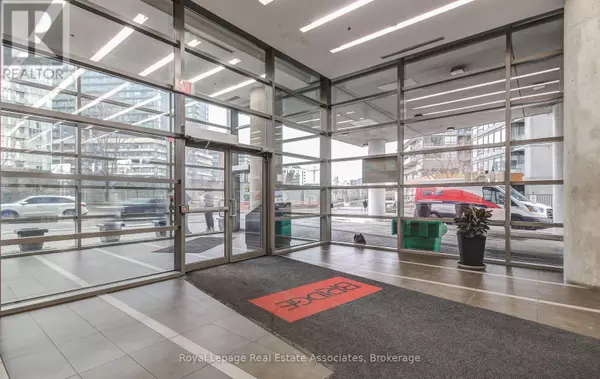 Toronto (south Parkdale), ON M6K0A5,38 Joe Shuster WAY #2211