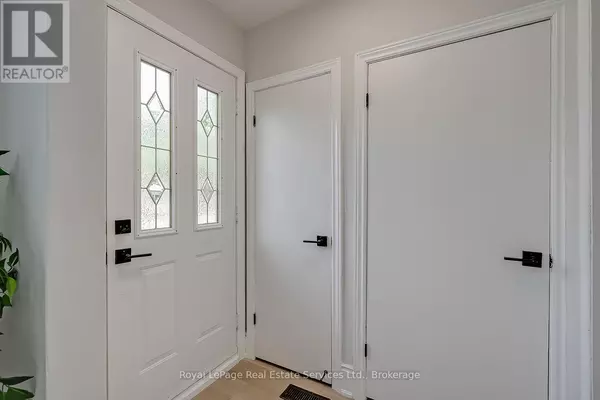 Oakville (co Central), ON L6K3E5,397 BARTOS DRIVE