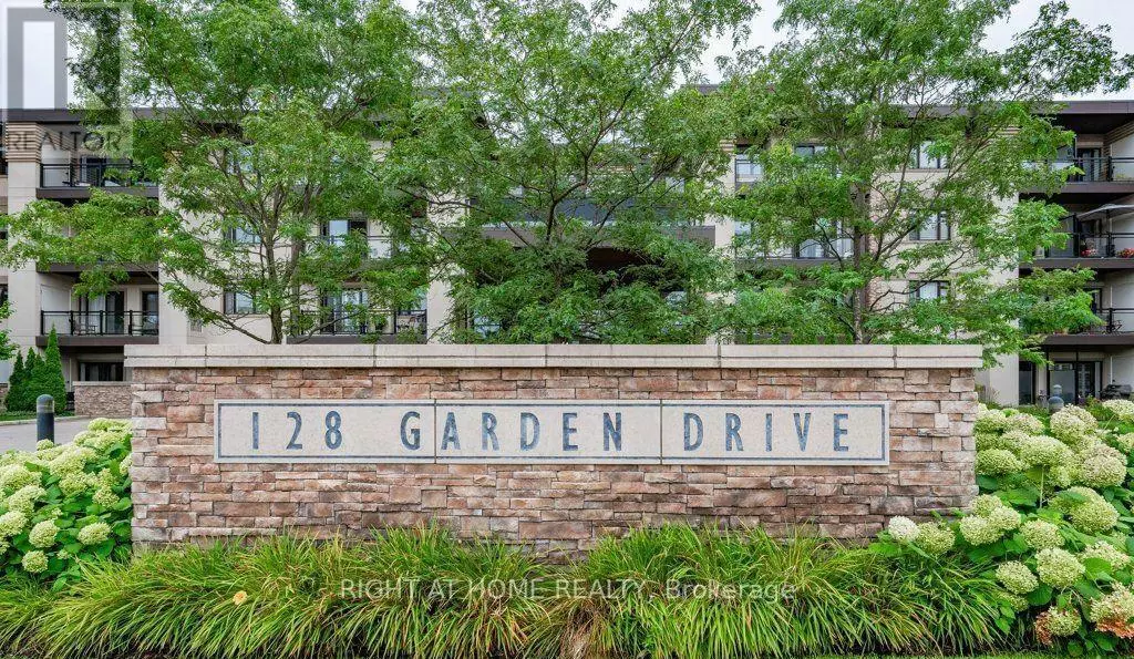 Oakville (co Central), ON L6K2W5,128 Garden DR #419