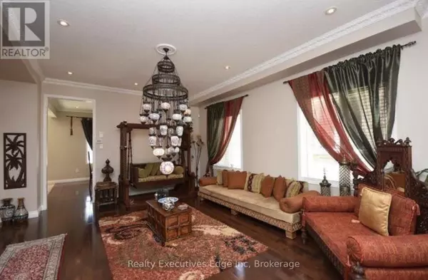 Mississauga (churchill Meadows), ON L5M0H7,3364 CHIEF MBULU WAY