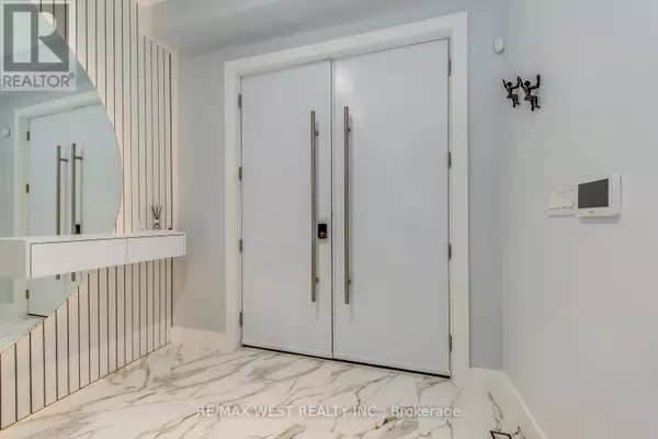 Toronto (yorkdale-glen Park), ON M6A1J1,6 CRESTON ROAD