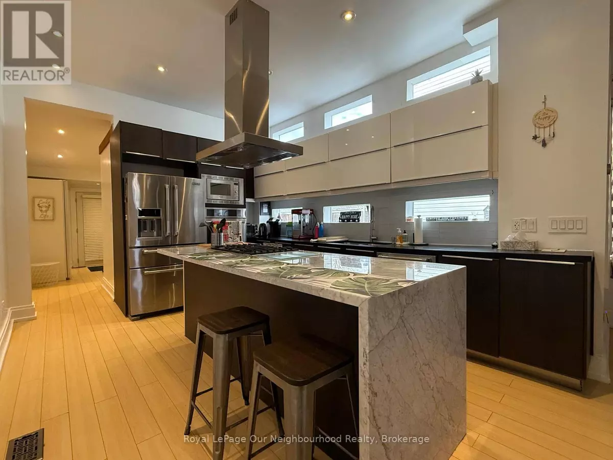 Toronto (new Toronto), ON M8V2Z7,150 FIFTH STREET