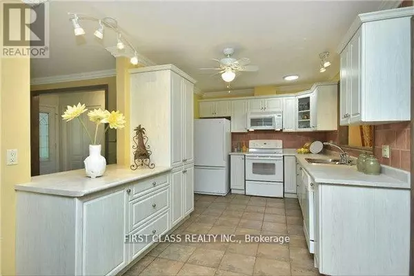 Oakville (cp College Park), ON L6H2A9,1085 PEARSON DRIVE