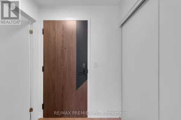 Toronto (islington-city Centre West), ON M8Z6C7,1037 The Queensway #706