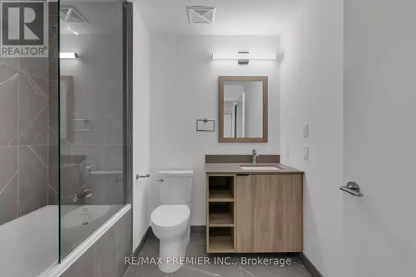 Toronto (islington-city Centre West), ON M8Z6C7,1037 The Queensway #706