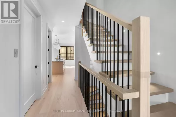 Oakville (oo Old Oakville), ON L6J2S7,78 TRAFALGAR ROAD