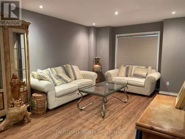 Oakville (go Glenorchy), ON L6M0P4,3169 NEYAGAWA BOULEVARD