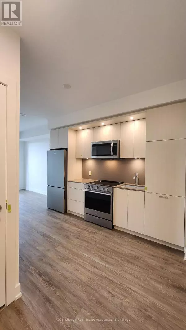 Toronto (islington-city Centre West), ON M9A3K1,60 Central Park Roadway #1002