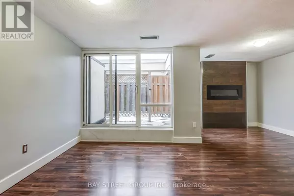 Toronto (islington-city Centre West), ON M9B6C5,364 The East Mall #339