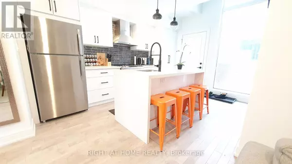 Toronto (dovercourt-wallace Emerson-junction), ON M6H1Y4,106 Lappin AVE #5