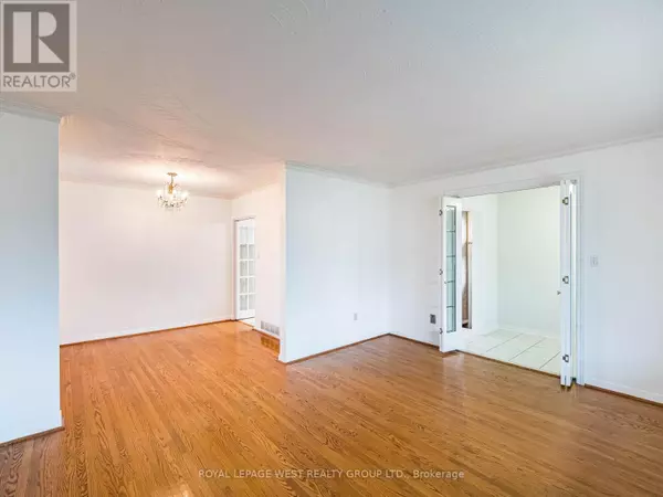 Toronto (west Humber-clairville), ON M9W3B1,9 ROSEFAIR CRESCENT