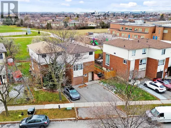 Brampton (brampton North), ON L6V3B2,215 KINGSWOOD DRIVE