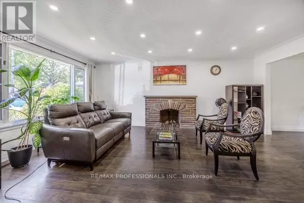 Toronto (islington-city Centre West), ON M9B4E6,109 BOTFIELD AVENUE