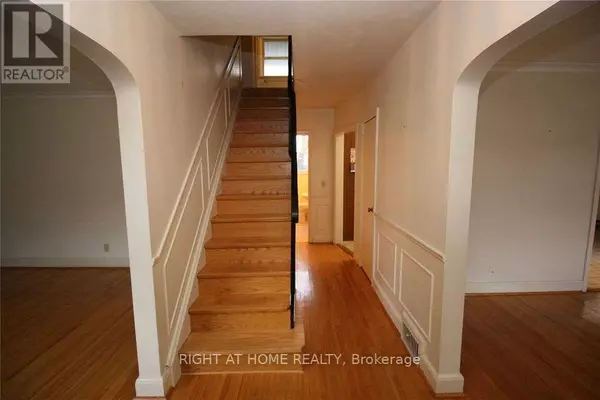 Toronto (islington-city Centre West), ON M9B4H9,123 ASHBOURNE DRIVE