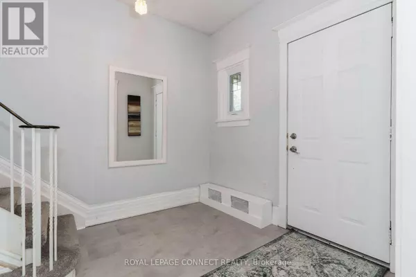 Toronto (runnymede-bloor West Village), ON M6S3M6,754 WINDERMERE AVENUE