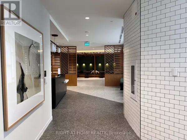 Mississauga (central Erin Mills), ON L5M2V8,2495 EGLINTON AVENUE W